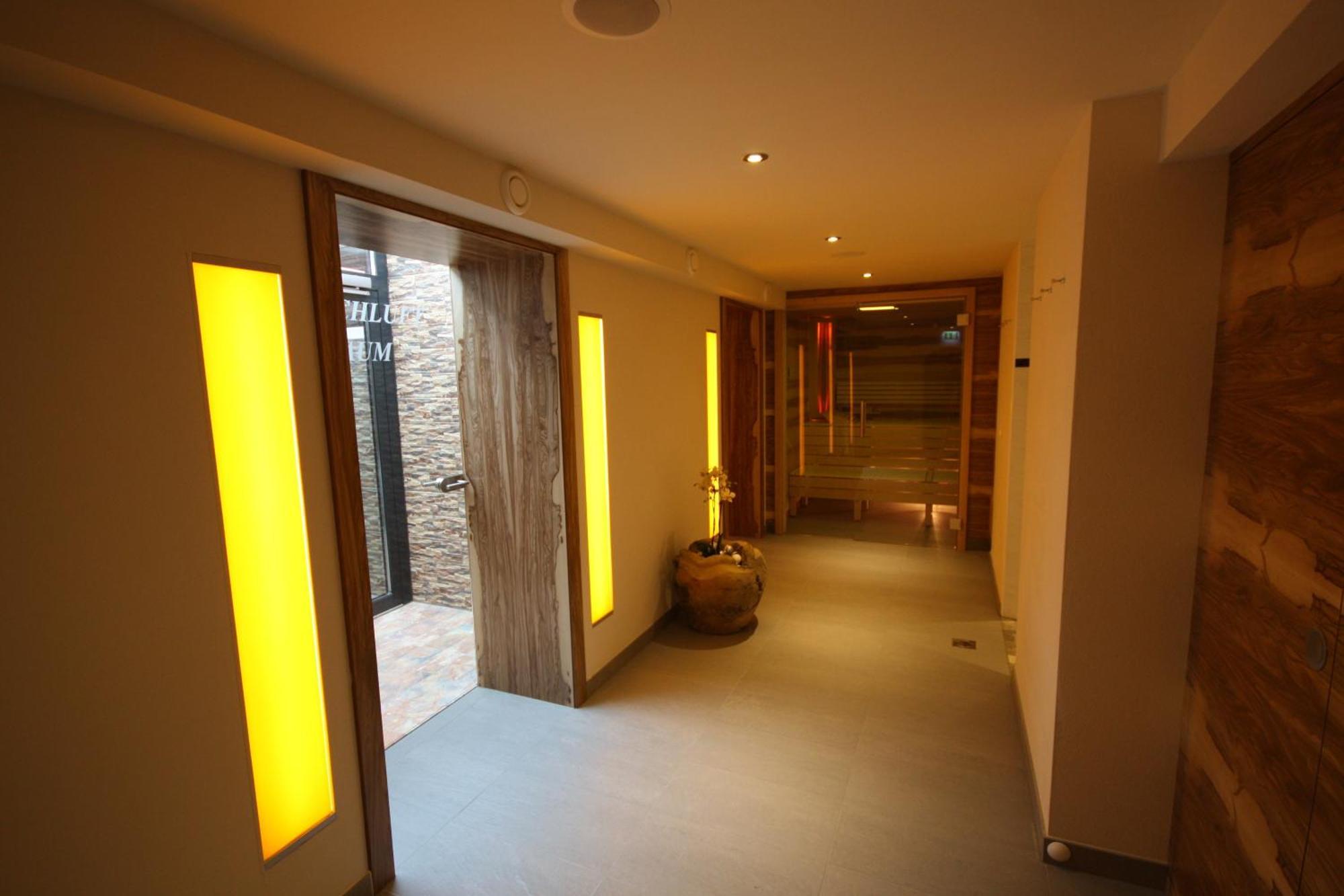 Aparthotel Kristall Altenmarkt im Pongau Bagian luar foto