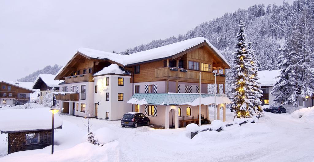 Aparthotel Kristall Altenmarkt im Pongau Bagian luar foto
