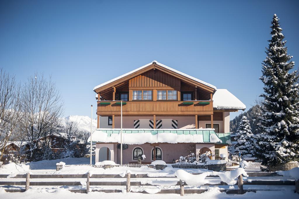 Aparthotel Kristall Altenmarkt im Pongau Bagian luar foto