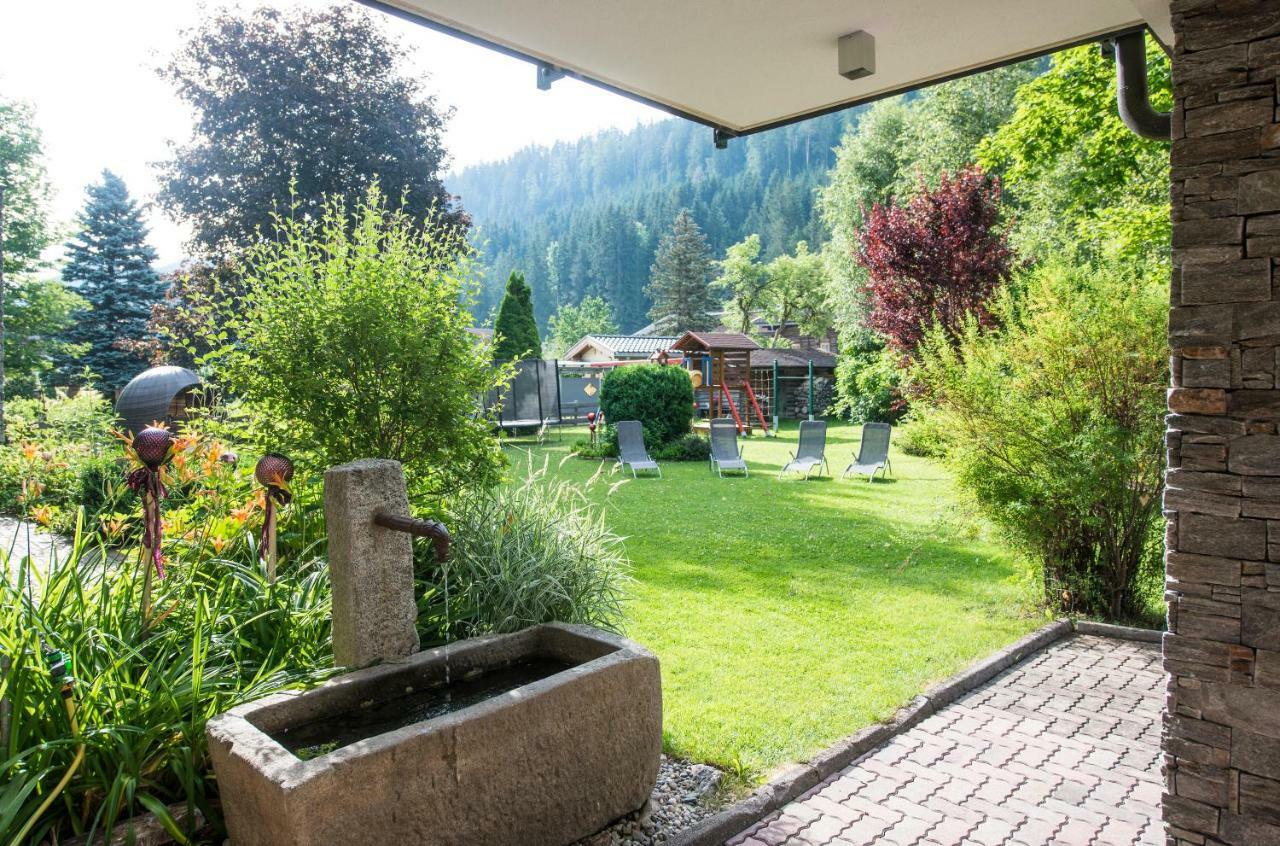 Aparthotel Kristall Altenmarkt im Pongau Bagian luar foto